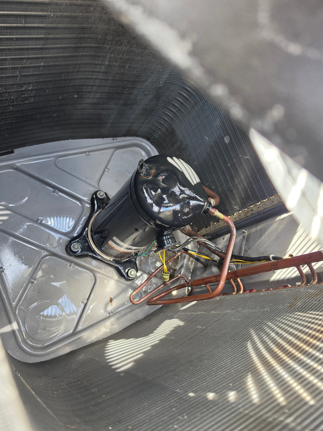 Compressor inspection on rooftop unit